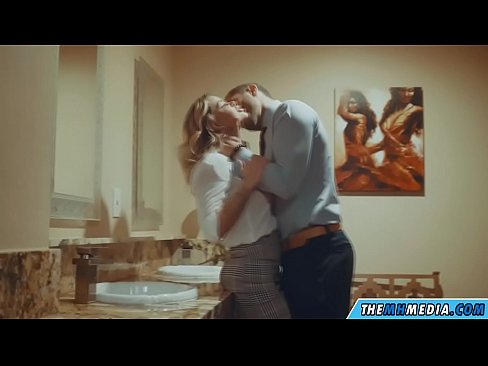 ❤️ Când o blondă cu sânii mari te seduce într-o toaletă publică ️ at ro.eviewporn-com.ru ﹏